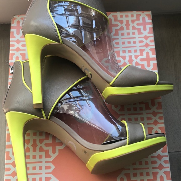 GORGEOUS brand new in box in box Gianni Bini size7 - Picture 4 of 4